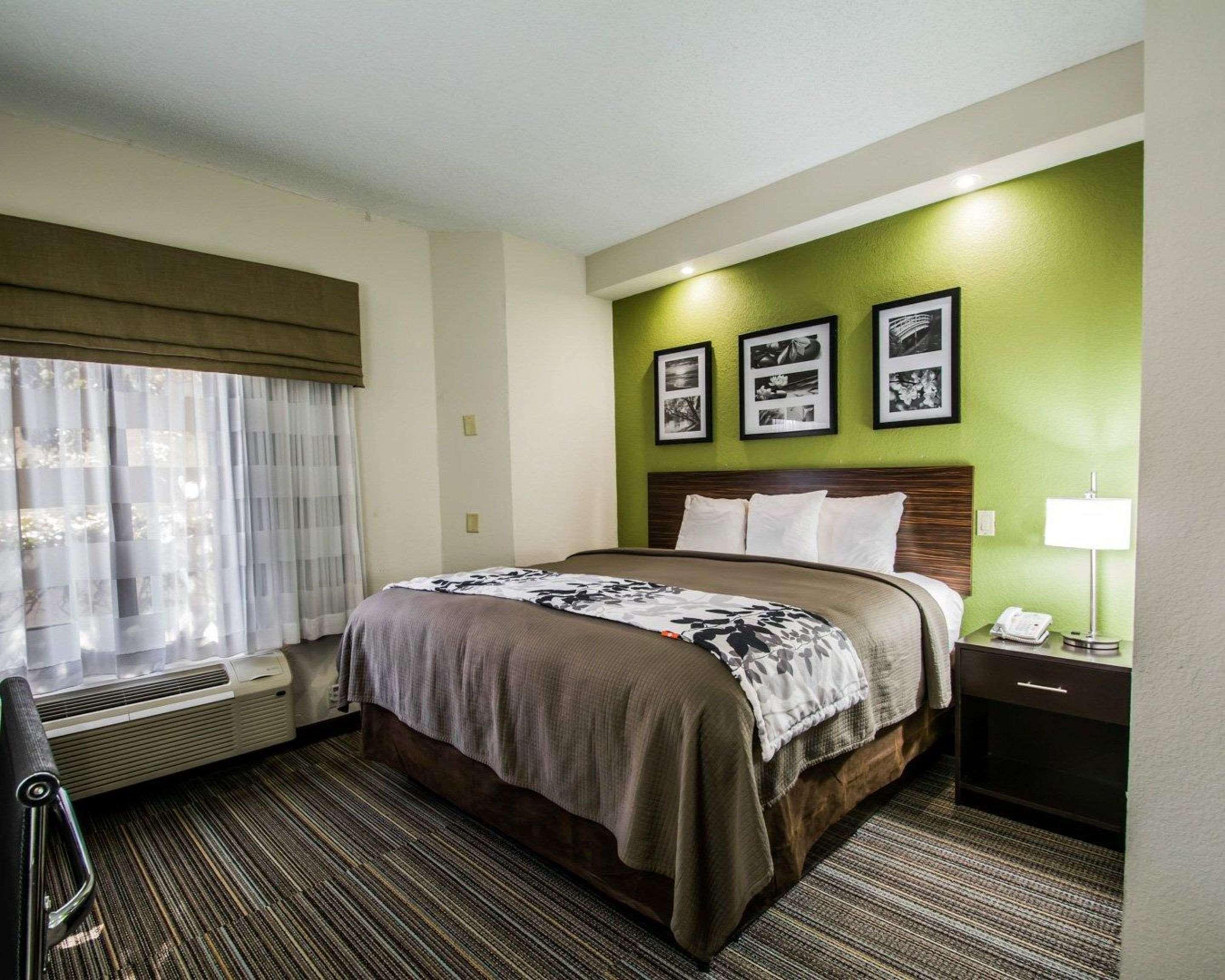 Sleep Chain Of Lakes Inn